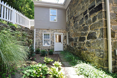 Side garden entry
